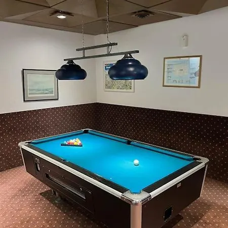 Downtown, Pool, & Garage アパート ヴィラール・シュル・オロン